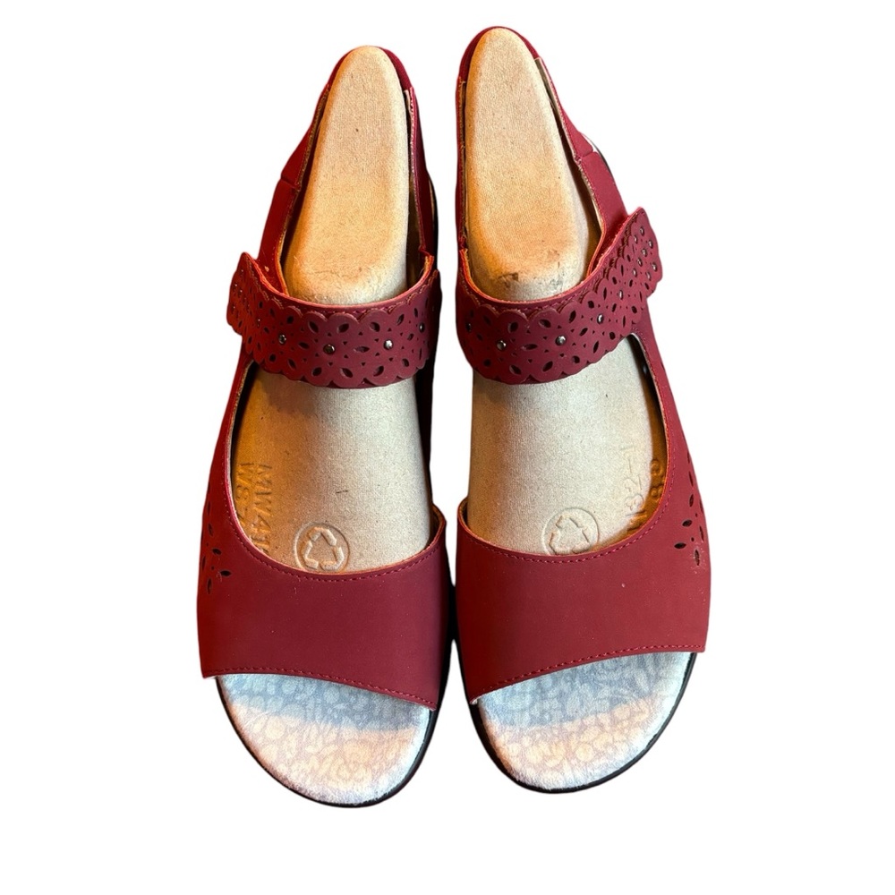 NWB! JAMBU Sandals!